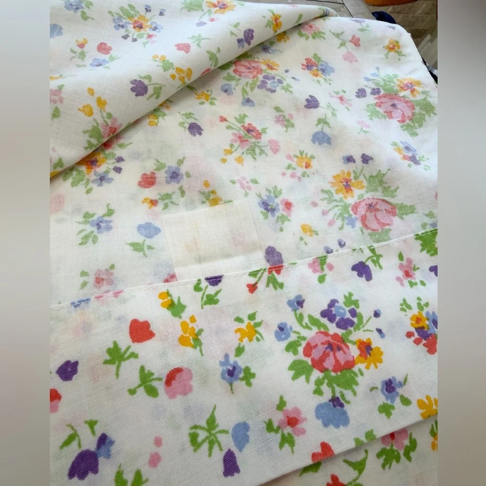 Vintage Cottagecore Floral Twin Flat Sheet. 66”x94”. Vibrant | Heirloom | 1970’s